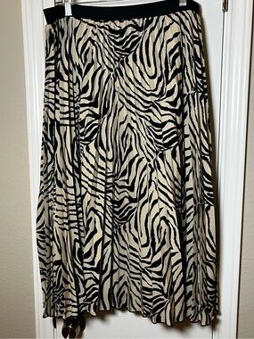 Calessa Black and Cream Zebra Print Pleated Midi Skirt